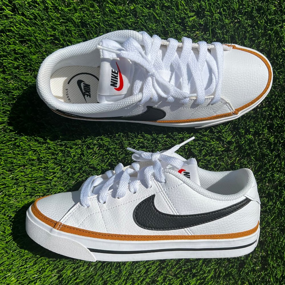 Size 7 // Women's Nike Court Legacy Tennis Shoes